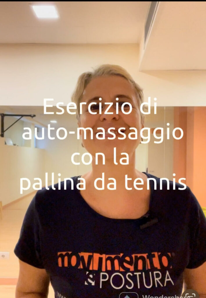 Esercizio per il piede con la pallina da tennis